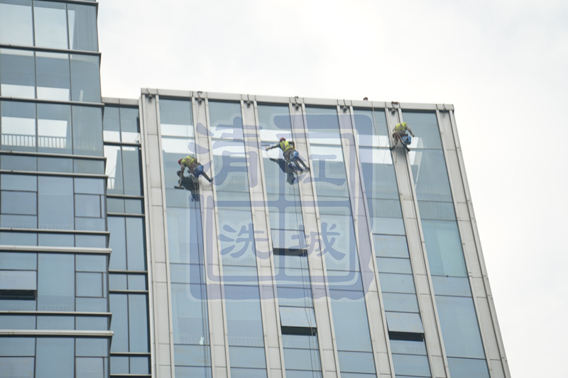 武漢哪家外墻清洗公司好？江城清洗公司